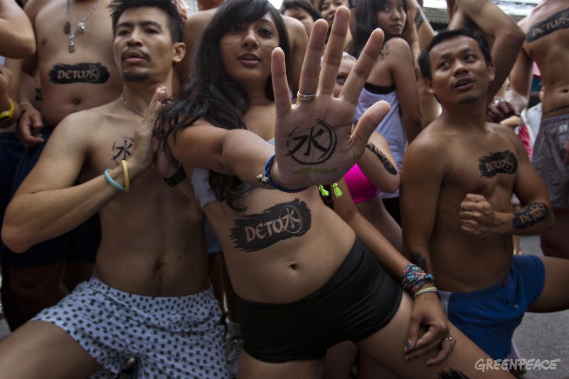 "Detox" Striptease In Bangkok