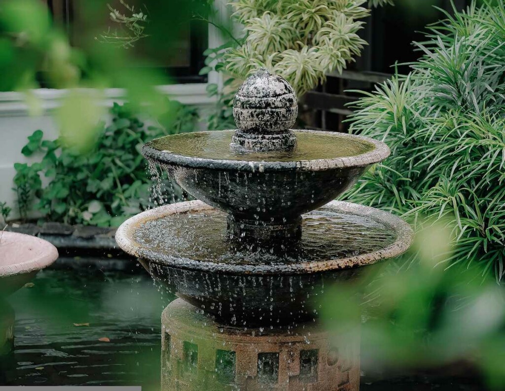 Idée de point d'eau dans un jardin