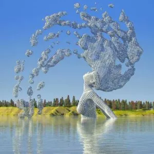 Sculpture en  grillage à poule - femme au cheveux longs dans l'eau