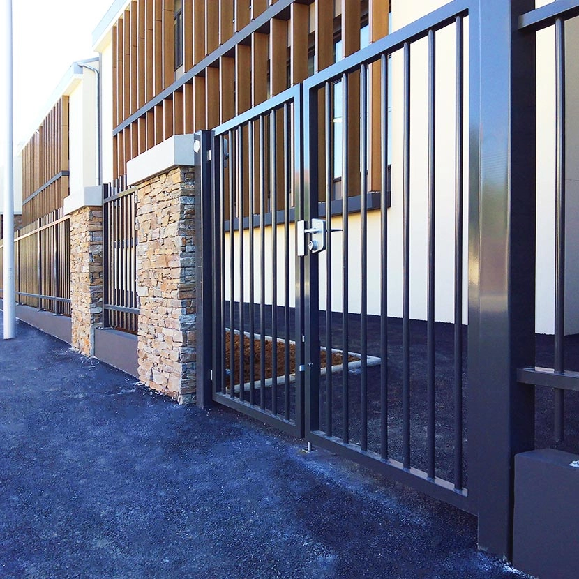 Portail acier: Portail barreaude photo gris anthracite